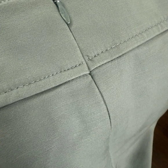 Banana Republic Women’s light Gray pencil skirt size 4 stretch - Picture 3 of 4